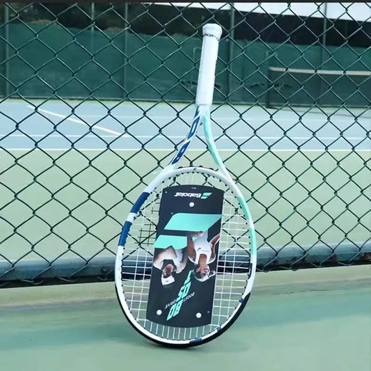 Raquette Babolat ultra légère en carbone avec sac à dos offert, housse de raquette, balle de tennis à cordes, grip, support Wrisy et 1 balle de tennis – performances et adhérence maximales